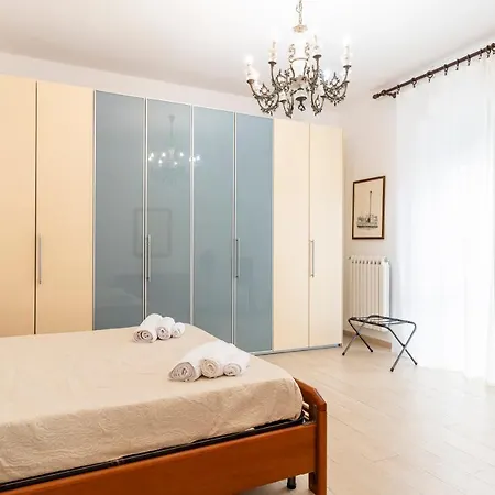 Livorno- Piazza Vittoria Central Apartment! Livorno